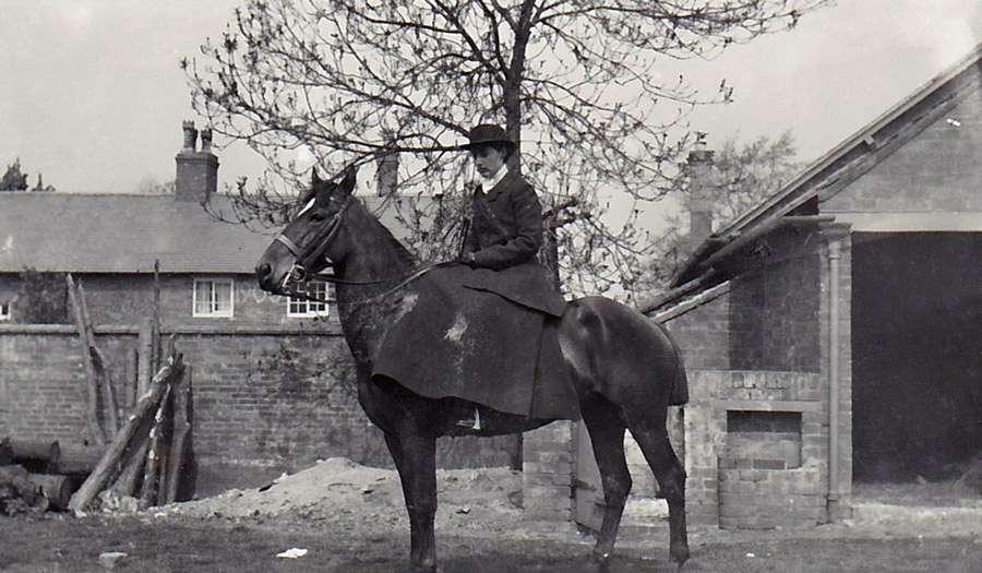 Hoby Rectory yard (now entrance to Glebe House)